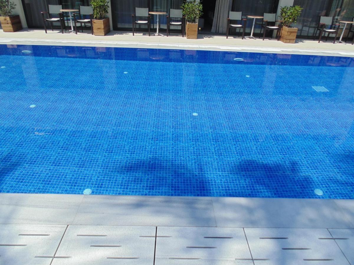 Aparthotel Paradise & Bar